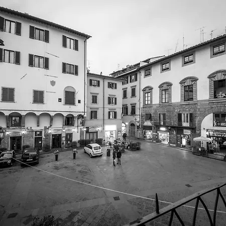 아파트 House In The San Pier Maggiore Arch