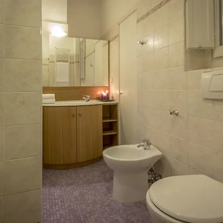 Appartement House In The San Pier Maggiore Arch *