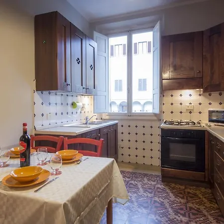 Appartement House In The San Pier Maggiore Arch *