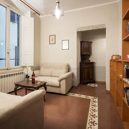 Appartement House In The San Pier Maggiore Arch *